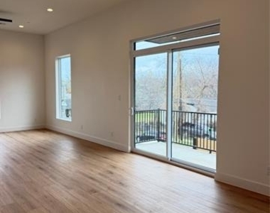 2203 Hondo Avenue - Photo Thumbnail 6