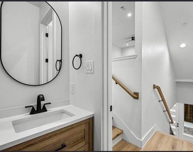 2203 Hondo Avenue - Photo Thumbnail 8