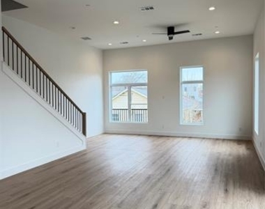 2203 Hondo Avenue - Photo Thumbnail 4