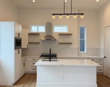 2203 Hondo Avenue - Photo Thumbnail 1