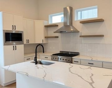 2203 Hondo Avenue - Photo Thumbnail 3