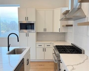 2203 Hondo Avenue - Photo Thumbnail 2