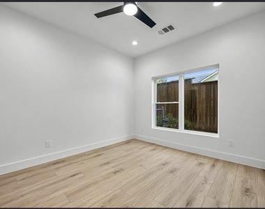 2203 Hondo Avenue - Photo Thumbnail 13