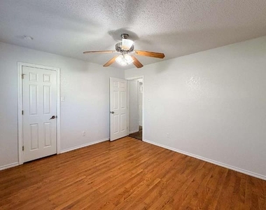 701 Daniels Drive - Photo Thumbnail 15