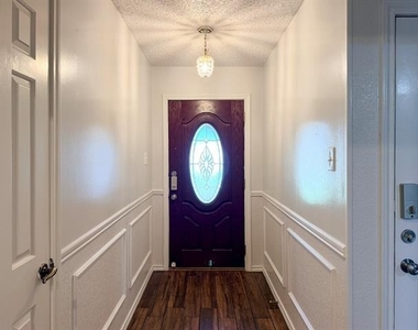 701 Daniels Drive - Photo Thumbnail 4