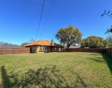 701 Daniels Drive - Photo Thumbnail 23