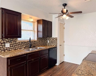 701 Daniels Drive - Photo Thumbnail 10