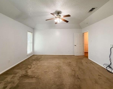 701 Daniels Drive - Photo Thumbnail 16