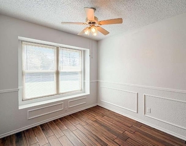 701 Daniels Drive - Photo Thumbnail 7