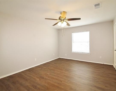 6620 S Creek Drive - Photo Thumbnail 10