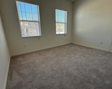 1517 Escondido Drive - Photo Thumbnail 5