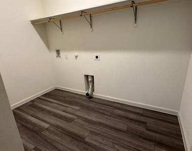 1517 Escondido Drive - Photo Thumbnail 18