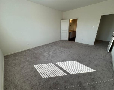 1517 Escondido Drive - Photo Thumbnail 14