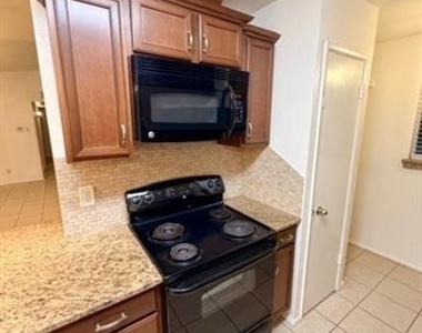 710 Silverstone Drive - Photo Thumbnail 14
