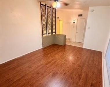 710 Silverstone Drive - Photo Thumbnail 5