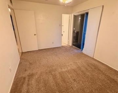710 Silverstone Drive - Photo Thumbnail 20