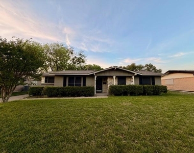710 Silverstone Drive - Photo Thumbnail 32