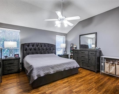 1309 Aspen Lane - Photo Thumbnail 4