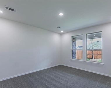 3300 Riverlawn Drive - Photo Thumbnail 8
