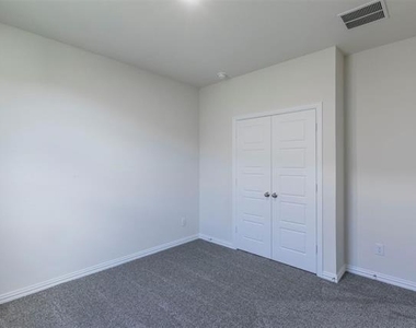 3300 Riverlawn Drive - Photo Thumbnail 14