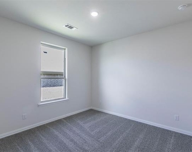 3300 Riverlawn Drive - Photo Thumbnail 13