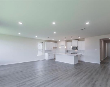 3300 Riverlawn Drive - Photo Thumbnail 2
