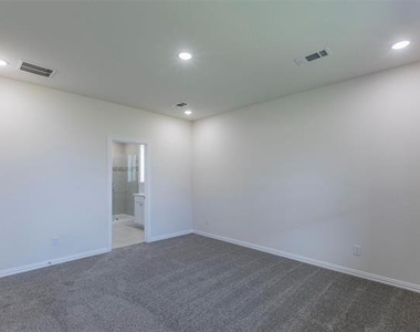 3300 Riverlawn Drive - Photo Thumbnail 10