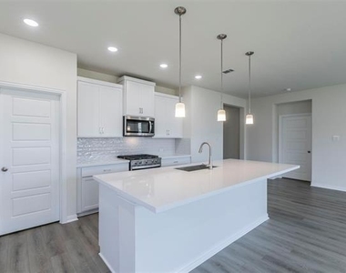 3300 Riverlawn Drive - Photo Thumbnail 6