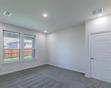 3300 Riverlawn Drive - Photo Thumbnail 9
