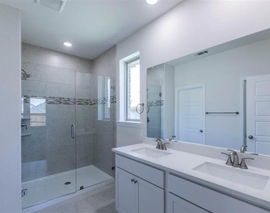 3300 Riverlawn Drive - Photo Thumbnail 11
