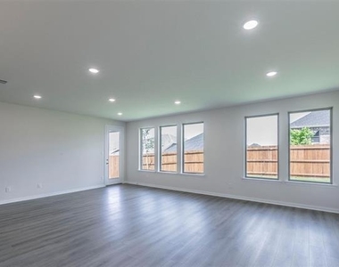 3300 Riverlawn Drive - Photo Thumbnail 3