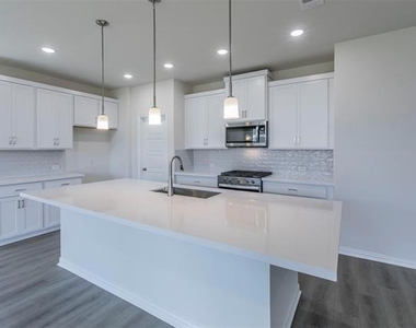 3300 Riverlawn Drive - Photo Thumbnail 5