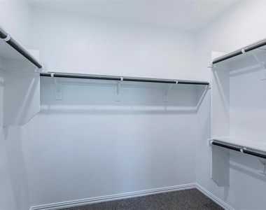 3300 Riverlawn Drive - Photo Thumbnail 12