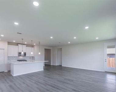 3300 Riverlawn Drive - Photo Thumbnail 4