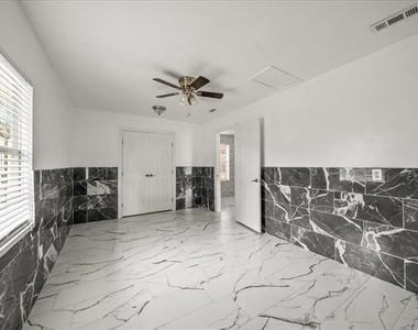 5507 Alexander Street - Photo Thumbnail 12