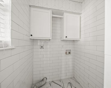 5507 Alexander Street - Photo Thumbnail 11