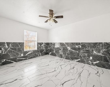 5507 Alexander Street - Photo Thumbnail 3