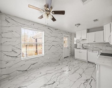 5507 Alexander Street - Photo Thumbnail 7