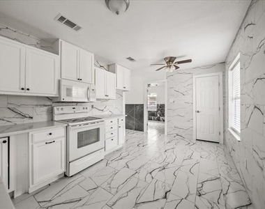 5507 Alexander Street - Photo Thumbnail 10