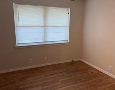3253 Millmar Drive - Photo Thumbnail 4