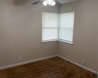 3253 Millmar Drive - Photo Thumbnail 5