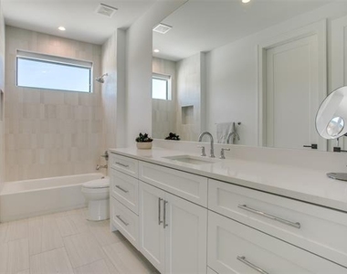 9721 Kerrisdale Lane - Photo Thumbnail 14