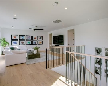 9721 Kerrisdale Lane - Photo Thumbnail 5