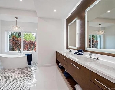 2941 Lake Drive - Photo Thumbnail 12