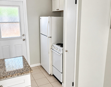 1129 Ne 17th Terrace - Photo Thumbnail 7