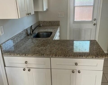 1129 Ne 17th Terrace - Photo Thumbnail 1