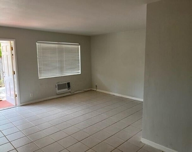 1129 Ne 17th Terrace - Photo Thumbnail 3