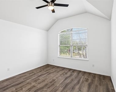 9009 Water Oak Drive - Photo Thumbnail 10
