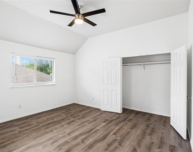 9009 Water Oak Drive - Photo Thumbnail 11
