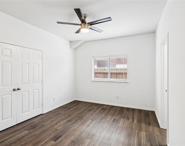9009 Water Oak Drive - Photo Thumbnail 5